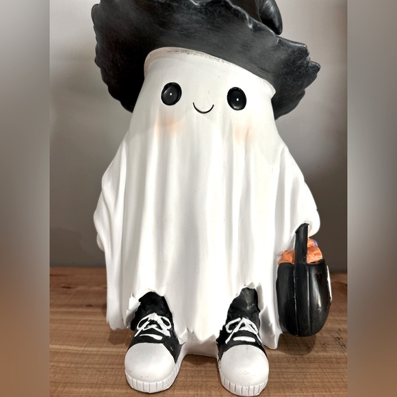 NEW Ghost with Witch Hat, Sneakers & Candy Bag - Picture 1 of 8